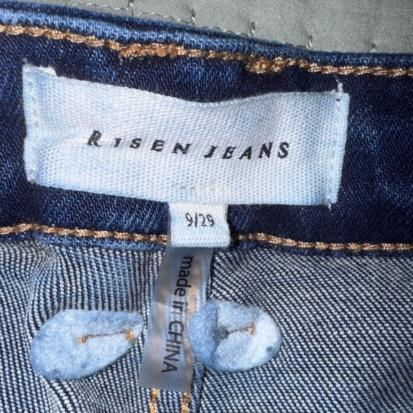 Risen Full Size High Rise Frayed Hem Flare Jeans. Size Jr 9. Dark blue. EUC - Picture 10 of 15